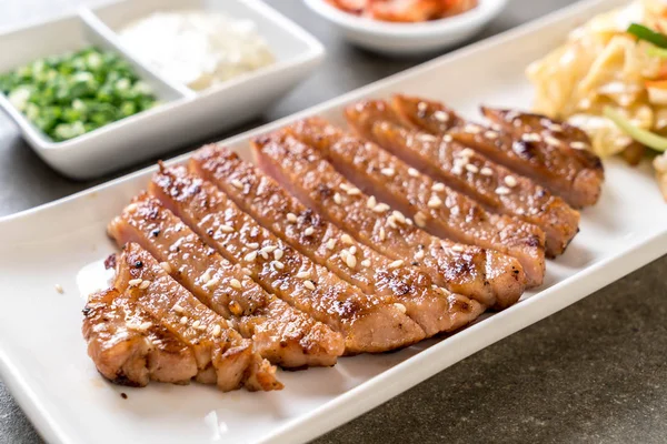 sebze - Asya tarzı ile dilimlenmiş domuz biftek ızgara