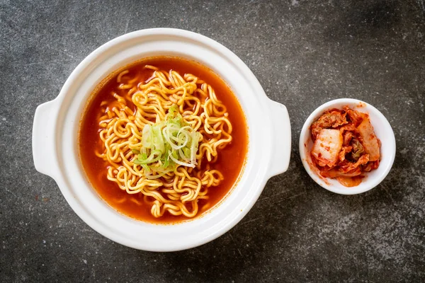 Koreanische Scharfe Instant Nudeln Mit Kimchi Koreanischer Essensstil — Stockfoto