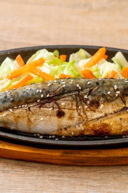 Teriyaki sosu - Japon yemekleri tarzı ile ızgara Saba Balık biftek