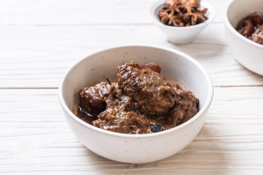 herb - Phuket Tayland geleneksel gıda tarzı ile domuz eti güveç