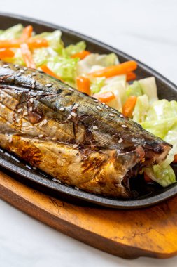 Teriyaki sosu - Japon yemekleri tarzı ile ızgara Saba Balık biftek