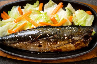 Teriyaki sosu - Japon yemekleri tarzı ile ızgara Saba Balık biftek