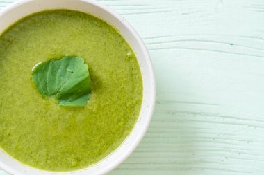 Ispanak çorba kasesi - sağlıklı gıda tarzı