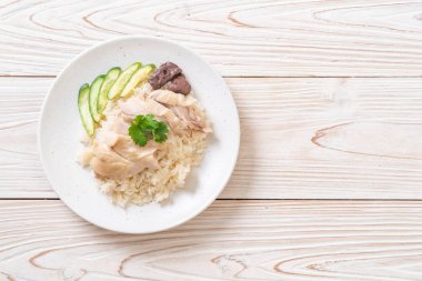 Hainanese tavuklu pilav ya da haşlanmış tavuklu pilav - Asya gıda tarzı