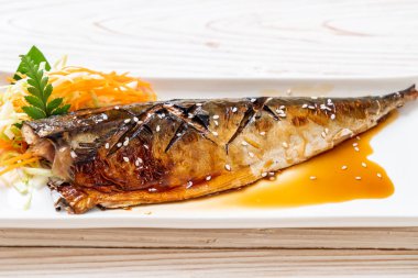 Teriyaki sosu - Japon yemekleri tarzı ile ızgara Saba Balık biftek