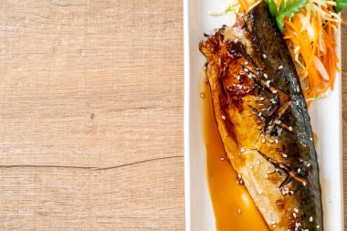 Teriyaki sosu - Japon yemekleri tarzı ile ızgara Saba Balık biftek
