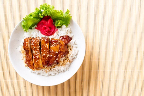 Ayam Panggang Dengan Saus Teriyaki Atas Mangkuk Nasi — Stok Foto