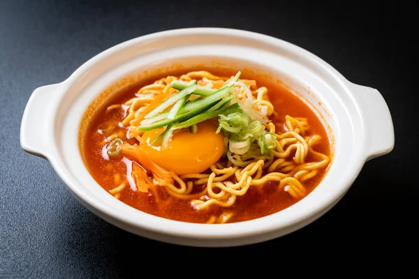 Koreanische Scharfe Instant Nudeln Mit Gemüse Und Kimchi Koreanische Küche — Stockfoto