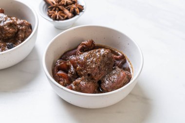 herb - Phuket Tayland geleneksel gıda tarzı ile domuz eti güveç