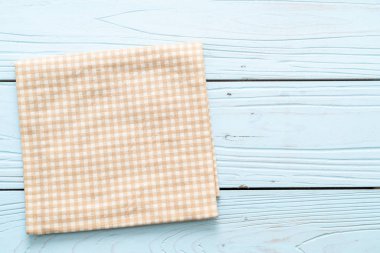 mutfak bezi (peçete) kopya alanı mavi ahşap zemin üzerine