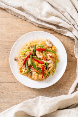 Karıştırılmış kalamar ya da tuzlu yumurtalı ahtapot - Asya deniz ürünleri tarzı