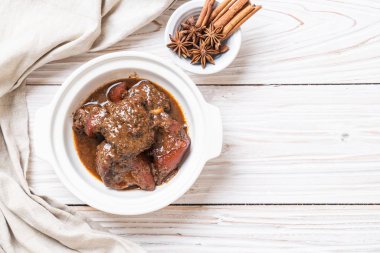 herb - Phuket Tayland geleneksel gıda tarzı ile domuz eti güveç