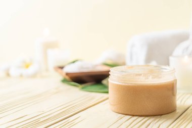 Ahşap zemin üzerine kurulmuş kaplıca tedavileri - Güzellik konsepti