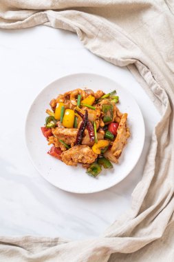 Kaju fıstığı - Asya gıda ile tavada kızartılmış tavuk