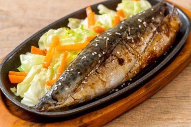 Teriyaki sosu - Japon yemekleri tarzı ile ızgara Saba Balık biftek