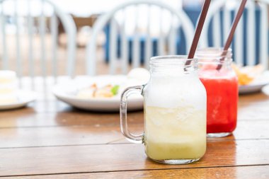 ananas smoothies kavanoza Cafe Restoran