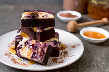 yaban mersini peynir Kek pasta plaka üzerinde