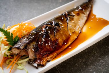 Teriyaki sosu - Japon yemekleri tarzı ile ızgara Saba Balık biftek