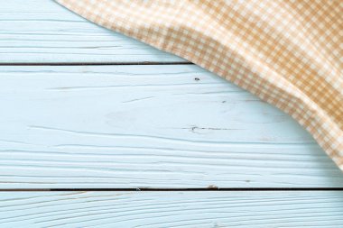 mutfak bezi (peçete) kopya alanı mavi ahşap zemin üzerine