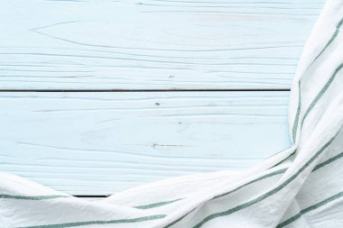 mutfak bezi (peçete) kopya alanı mavi ahşap zemin üzerine