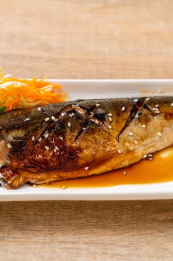 Teriyaki sosu - Japon yemekleri tarzı ile ızgara Saba Balık biftek