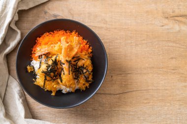 karides tempura pirinç kase karides yumurta ve yosun - Japon gıda tarzı