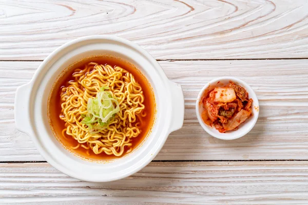 Koreanische Scharfe Instant Nudeln Mit Kimchi Koreanischer Essensstil — Stockfoto
