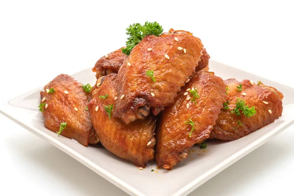 Gebackene Grill Chicken Wings Mit Weißem Sesam Isoliert Auf Weißem — Stockfoto