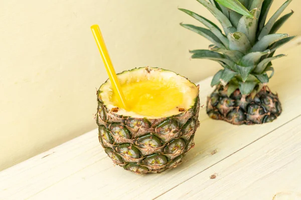 Vaso Batido Piña Fresca Mesa Madera Bebida Saludable —  Fotos de Stock