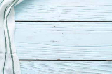 mutfak bezi (peçete) kopya alanı mavi ahşap zemin üzerine