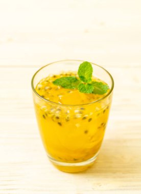 taze ve buzlu meyve suyu - sağlıklı içecek