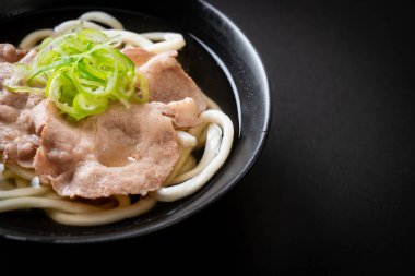 udon ramen noodle with pork (Shio Ramen) - Japon yemeği tarzı