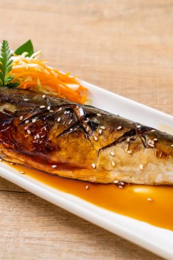 Teriyaki sosu - Japon yemekleri tarzı ile ızgara Saba Balık biftek