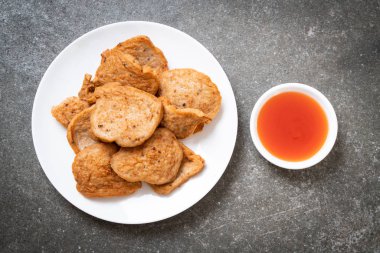 Vietnamca domuz sosisi soslu kızarmış