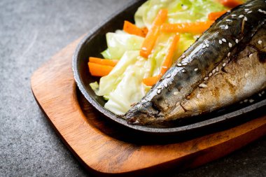 Teriyaki sosu - Japon yemekleri tarzı ile ızgara Saba Balık biftek