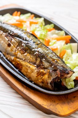 Teriyaki sosu - Japon yemekleri tarzı ile ızgara Saba Balık biftek