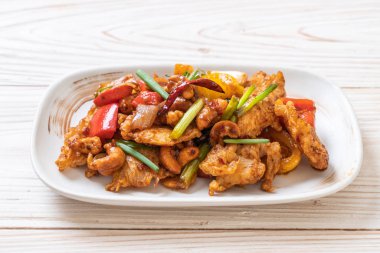 Kaju fıstığı - Asya gıda ile tavada kızartılmış tavuk