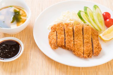 Japon kızartılmış domuz pirzolası (tonkatsu seti) - Japon yemek tarzı
