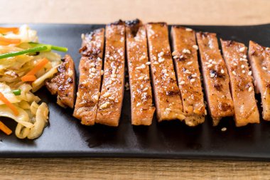 sebze - Asya tarzı ile dilimlenmiş domuz biftek ızgara