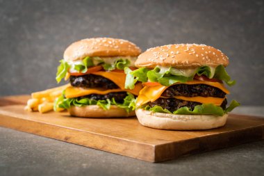 Ev yapımı ve taze lezzetli burger peynirli