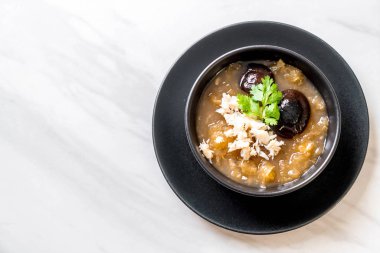 Yengeç kase kırmızı et suyu çorbası kızarmış balık Maw