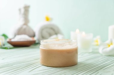 Ahşap zemin üzerine kurulmuş kaplıca tedavileri - Güzellik konsepti