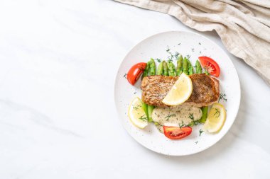 Izgara balık bifteği.