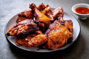 Masada ızgara ve ızgara tavuk.