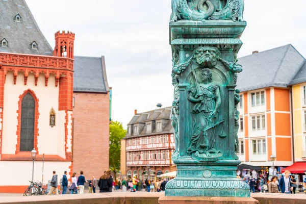 Bela Cidade Velha Praça Romerberg Com Justitia Estátua Frankfurt Alemanha — Fotografia de Stock