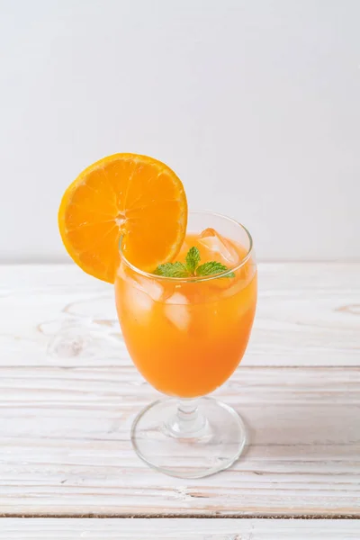 Glas Sinaasappelsap Met Ijs — Stockfoto