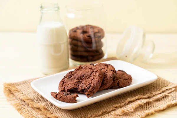 Chocolate Cookies Chocolate Chips Wood Background — Stock Photo, Image