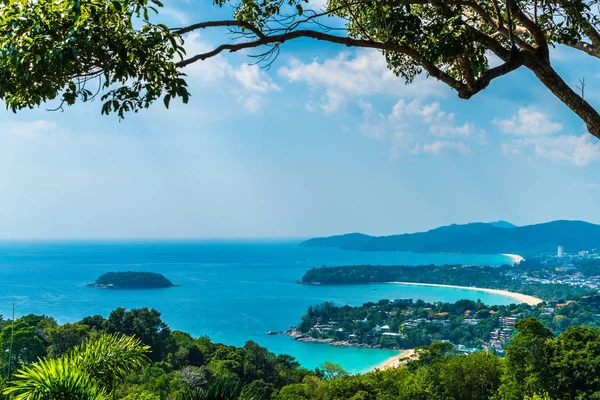 泰国普吉岛的热带海滩天际线在卡伦的观点 假日假期概念 — 图库照片
