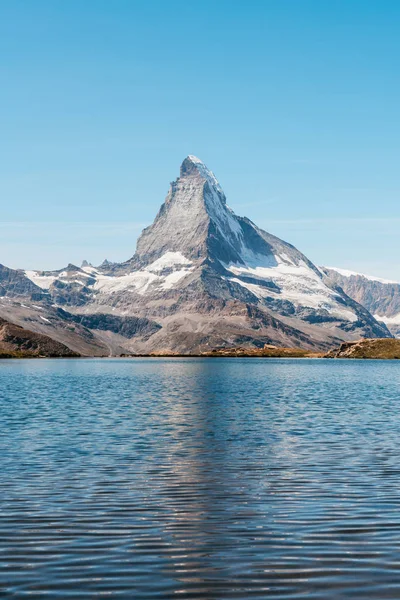 洛文兹 麦特洪与 Stellisee 湖在瑞士的策尔马特 — 图库照片