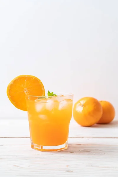 Vidro Suco Laranja Com Gelo — Fotografia de Stock